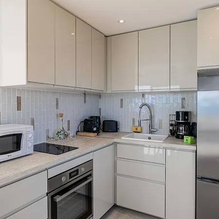 Apartment Sublime 2 Bedroom Flat, Terrace Sea View -